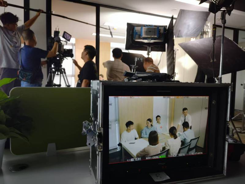 灌阳县TVC拍摄公司：科技产品视觉化大师，诠释未来感与功能美学